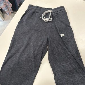 Vuori performance joggers